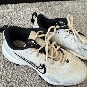 Nike Kids baseball White & Black Cleats - size 4